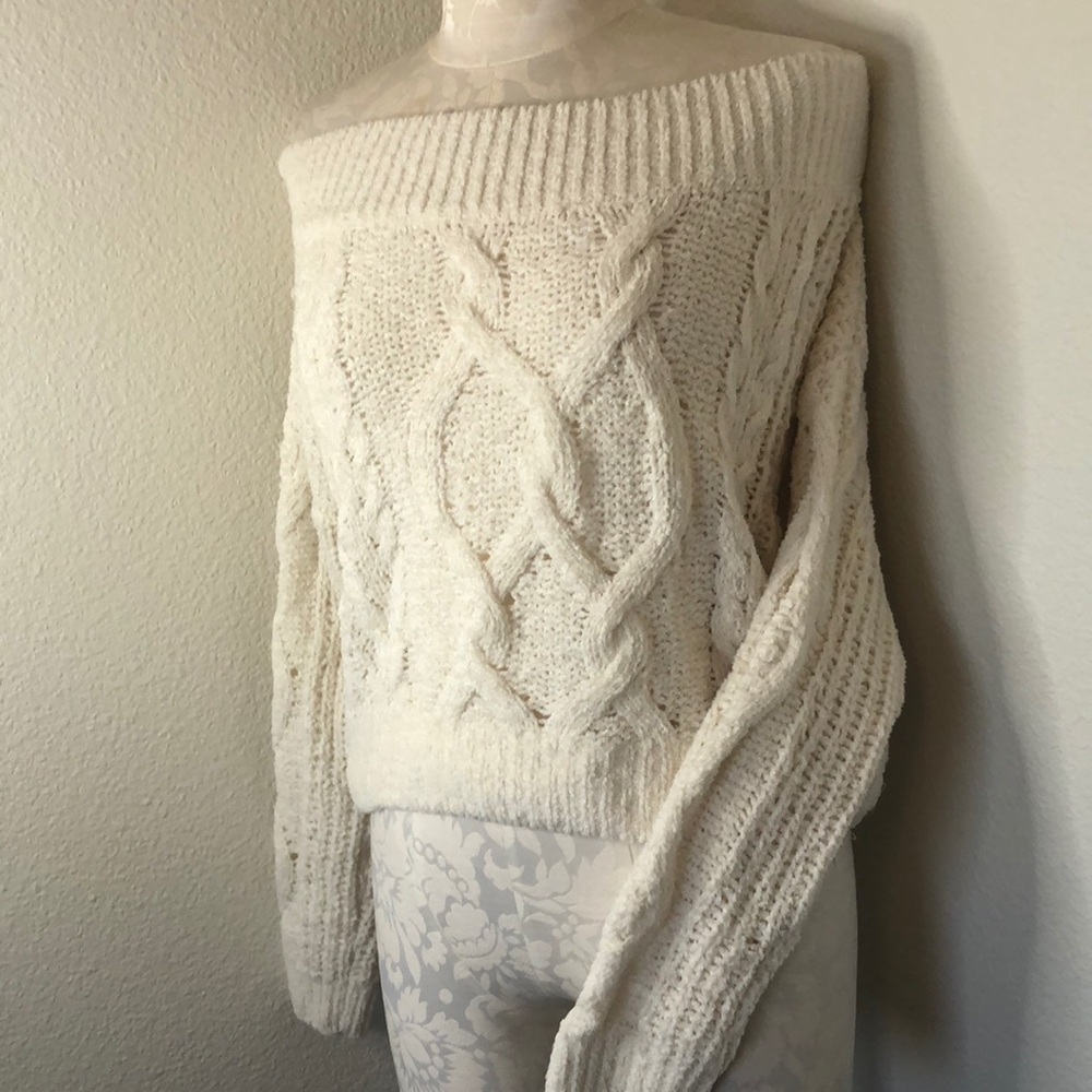 Off the Shoulder cable knit sweater